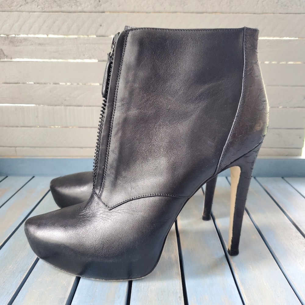 BCBG MAXAZRIA Perro Leather Bootie Heels Black Size 10 - Picture 8 of 16
